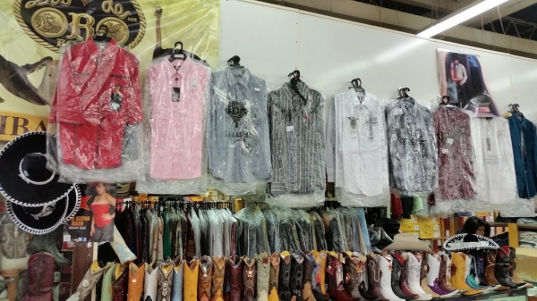 Vintage Clothes Clarkston MI - Dixieland Flea Market - -11